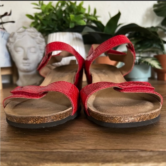 VIONIC Natasia red patent leather orthoheel wedge sz 9 - Picture 3 of 12